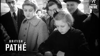 Christmas Shopping At Selfridges 1954 [upl. by Enelad]